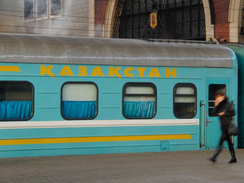 в поезде в Казахстане